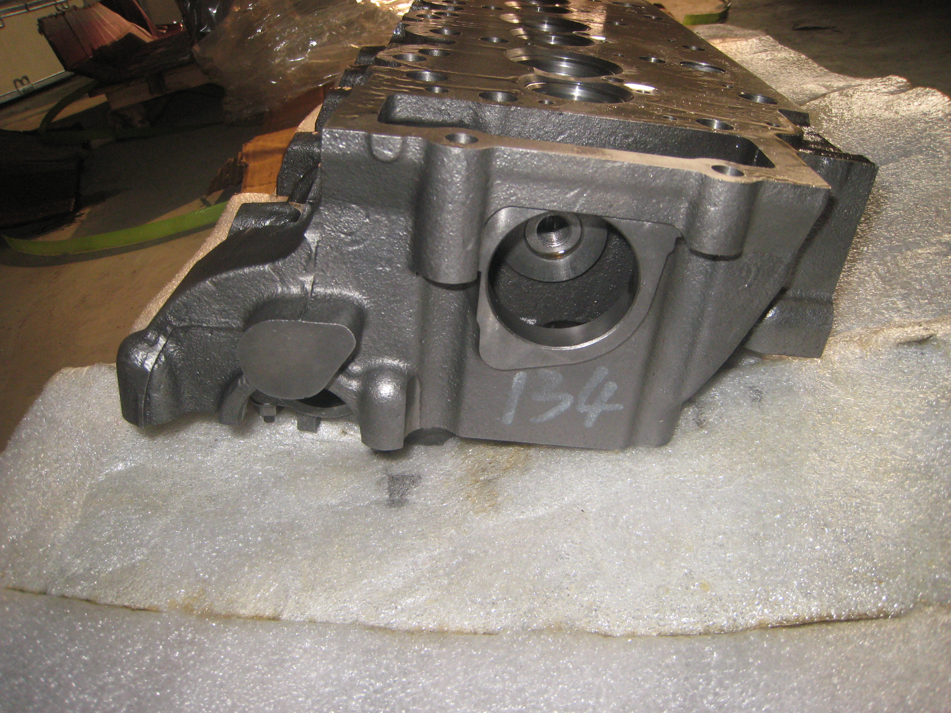 4HG1 Cylinder Head