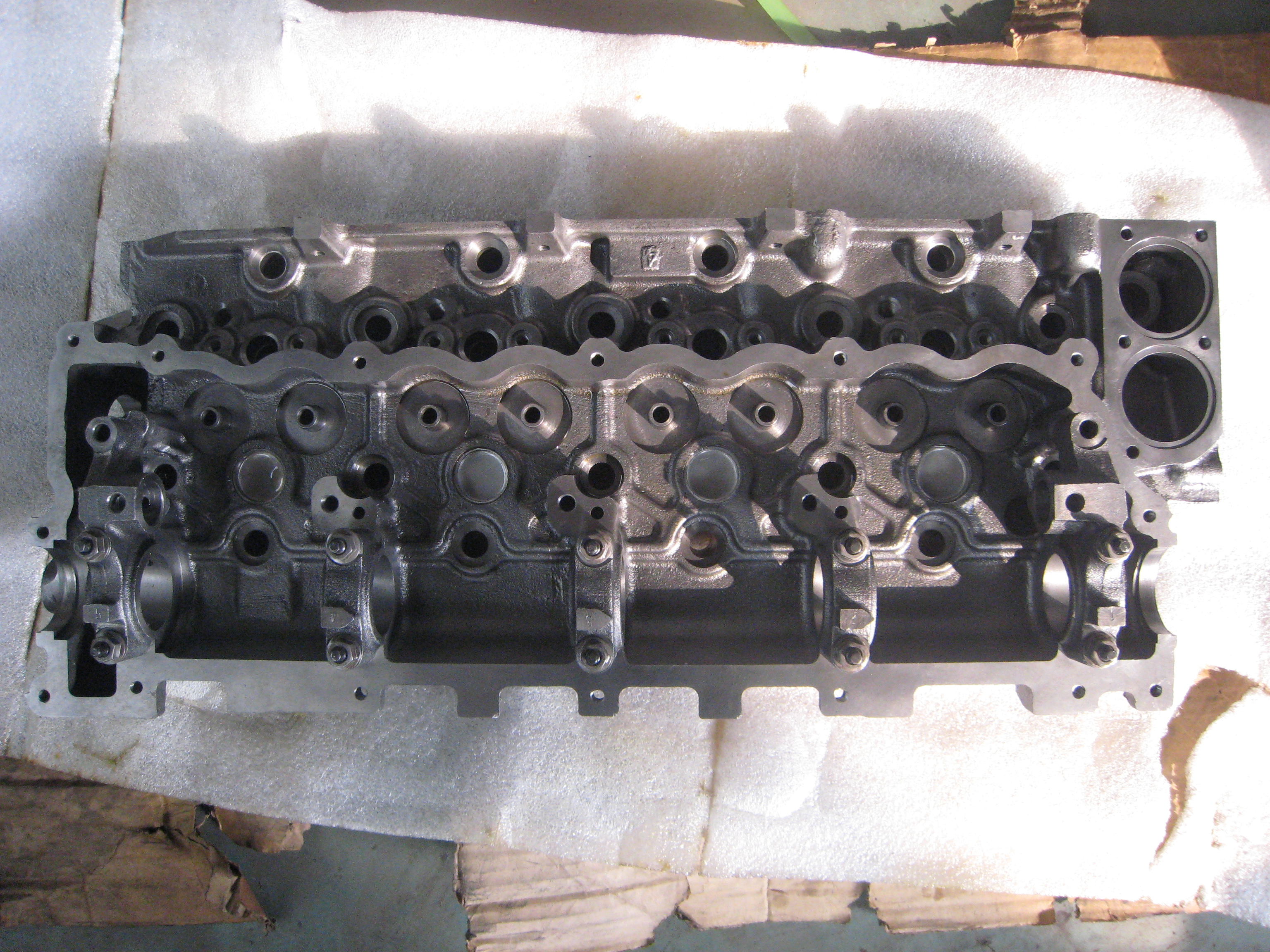 4HG1 Cylinder Head